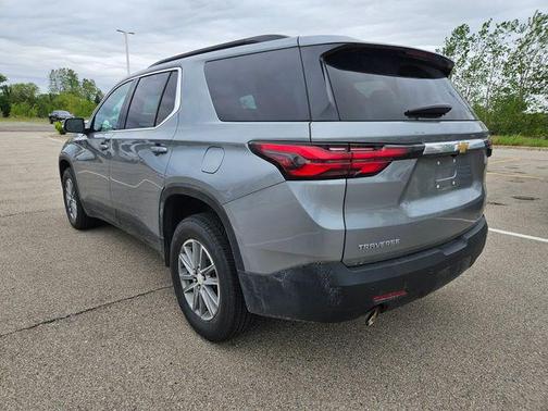 Sterling Gray Metallic 2023 Chevrolet Traverse LT Cloth