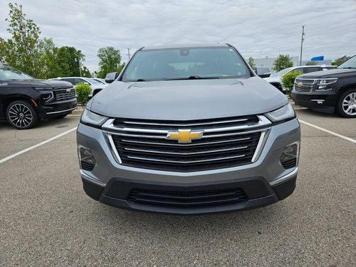 Sterling Gray Metallic 2023 Chevrolet Traverse LT Cloth