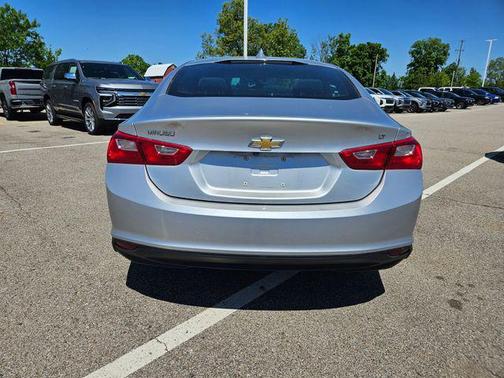 Silver Ice Metallic 2017 Chevrolet Malibu 1LT