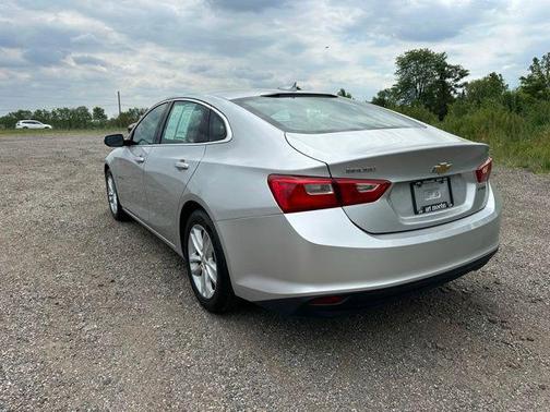 Silver Ice Metallic 2017 Chevrolet Malibu 1LT