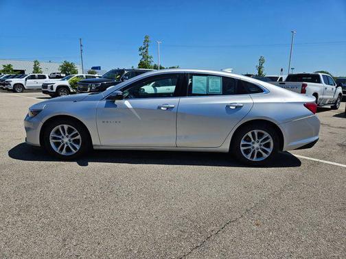 Silver Ice Metallic 2017 Chevrolet Malibu 1LT