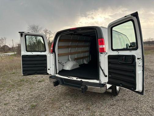 2023 GMC Savana 2500 Work Van