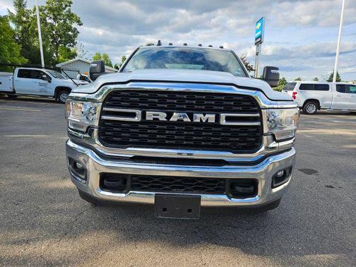 2024 RAM 3500 Big Horn Crew Cab 4x4 8' Box