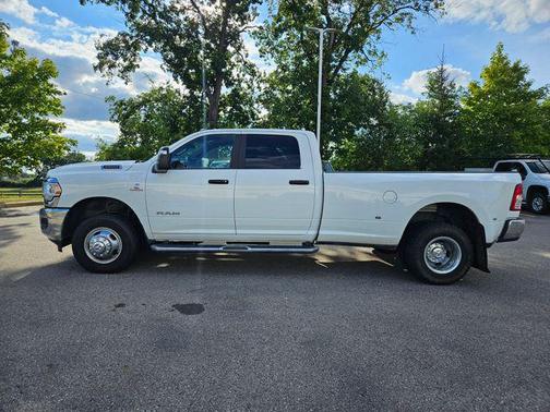 2024 RAM 3500 Big Horn Crew Cab 4x4 8' Box