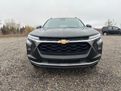 Mosaic Black Metallic 2025 Chevrolet Trax LT