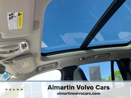 2022 Volvo XC90 T6 AWD Momentum 7 Seater