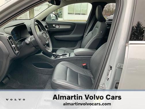 2025 Volvo XC40 Core