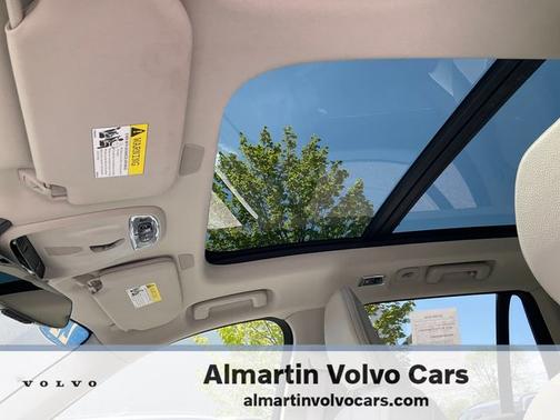 2022 Volvo XC90 T6 AWD Momentum 7 Seater
