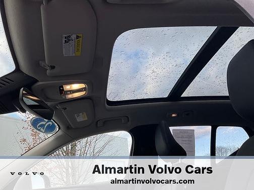 2025 Volvo XC40 Core