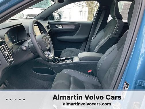 2025 Volvo XC40 Plus