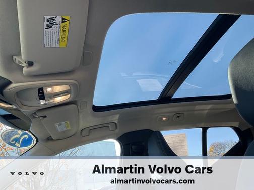 2025 Volvo XC40 B5 Core Bright Theme