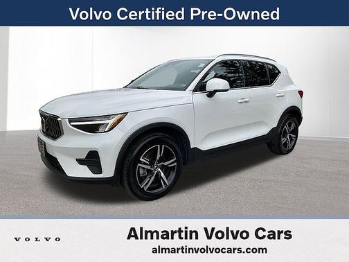 2025 Volvo XC40 Core
