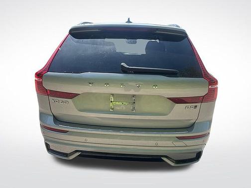 Silver Dawn 2023 Volvo XC60 Plus