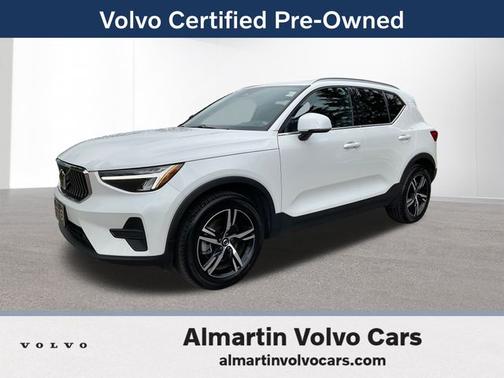 2025 Volvo XC40 B5 Core Bright Theme
