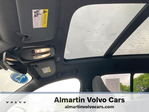 2025 Volvo XC40 B5 Core Bright Theme