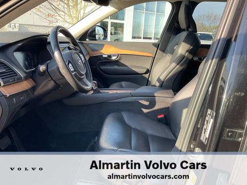 2022 Volvo XC90 T6 AWD Momentum 7 Seater
