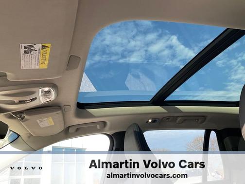 2022 Volvo XC90 T6 AWD Momentum 7 Seater