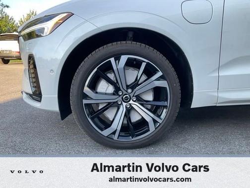 2025 Volvo XC60 Plug-In Hybrid T8 Ultra