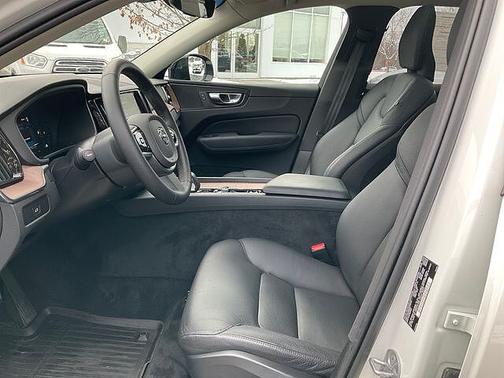 2023 Volvo XC60 Plus