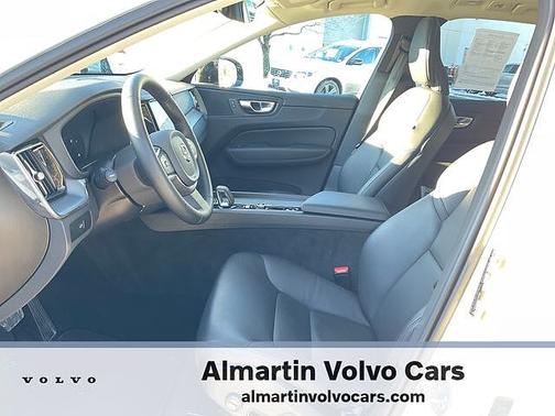 2025 Volvo XC60 Core