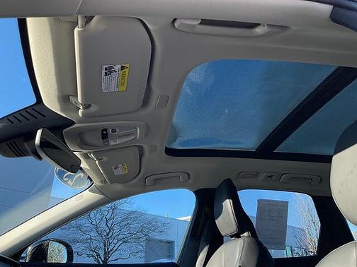 Crystal White 2025 Volvo XC60 Core