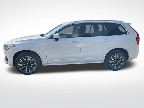 Ice White 2022 Volvo XC90 T6 AWD Momentum 7 Seater