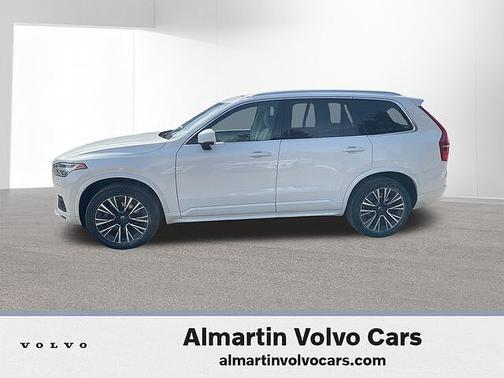 Ice White 2022 Volvo XC90 T6 AWD Momentum 7 Seater