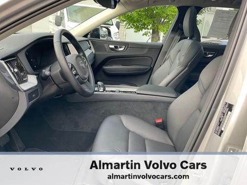 2025 Volvo XC60 B5 Plus