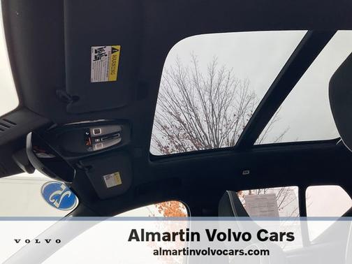 2025 Volvo XC40 B5 Plus Dark Theme