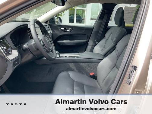 2025 Volvo XC60 B5 Plus