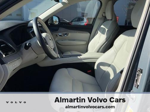 2023 Volvo XC90 Recharge Plug-In Hybrid Plus 6-Seater