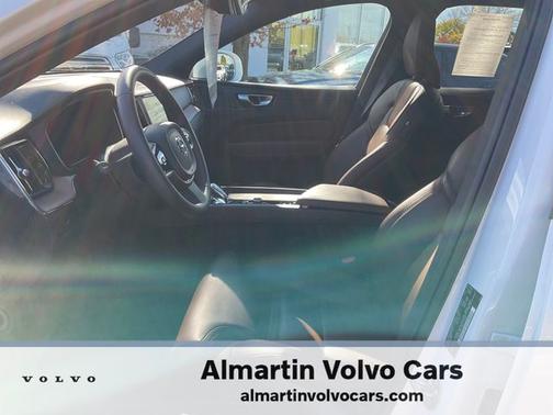 2023 Volvo XC60 B5 AWD Ultimate Bright