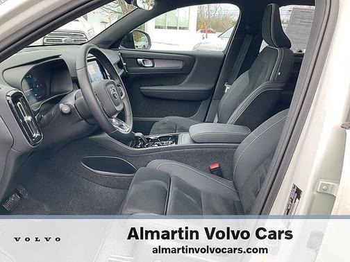 2025 Volvo XC40 Plus