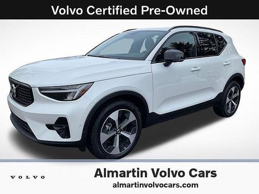 Crystal White 2025 Volvo XC40 Plus