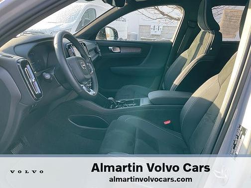 2025 Volvo XC40 Plus