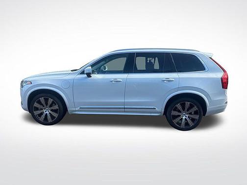 Crystal White 2025 Volvo XC90 Plus
