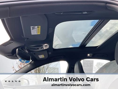 2022 Volvo S60 Recharge Plug-In Hybrid R-Design