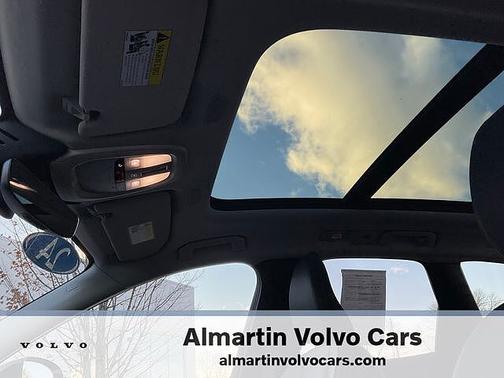 2024 Volvo XC60 T8 Ultimate Dark