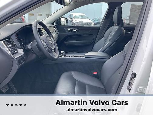 2025 Volvo XC60 Core