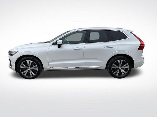 Crystal White 2023 Volvo XC60 Plus