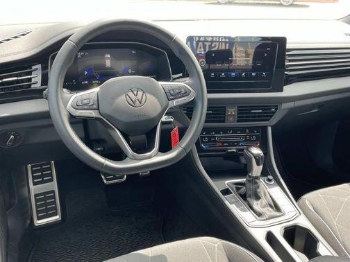 Deep Black Pearl Effect 2026 Volkswagen Jetta 1.5T Sport