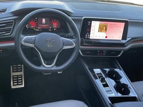 2025 Volkswagen Atlas Cross Sport 2.0T SEL R-Line Black