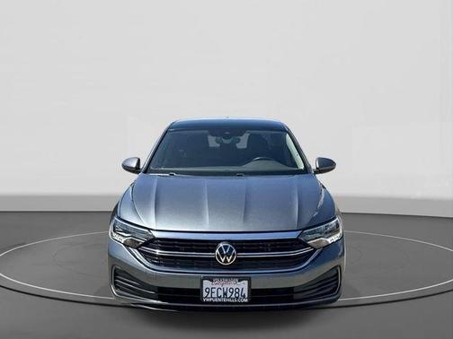 Platinum Gray Metallic 2023 Volkswagen Jetta 1.5T SE
