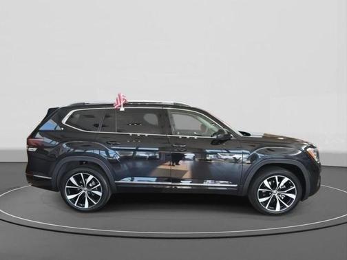 Deep Black Pearl Effect 2025 Volkswagen Atlas 2.0T SEL Premium R-Line