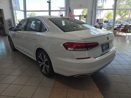 2022 Volkswagen Passat 2.0T SE