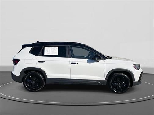 2025 Volkswagen Taos 1.5T SE Black