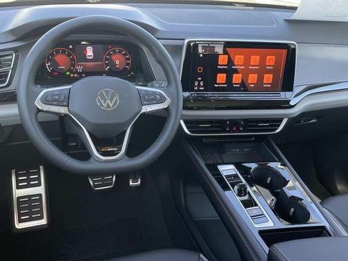 Green 2026 Volkswagen Atlas 2.0T Peak Edition