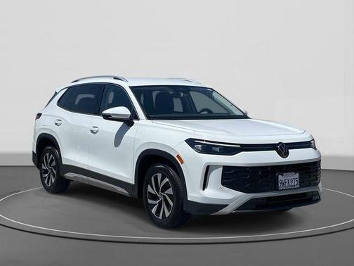 Pure White 2026 Volkswagen Tiguan 2.0T S