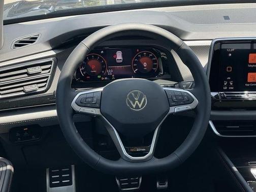 Deep Black 2026 Volkswagen Atlas 2.0T Peak Edition