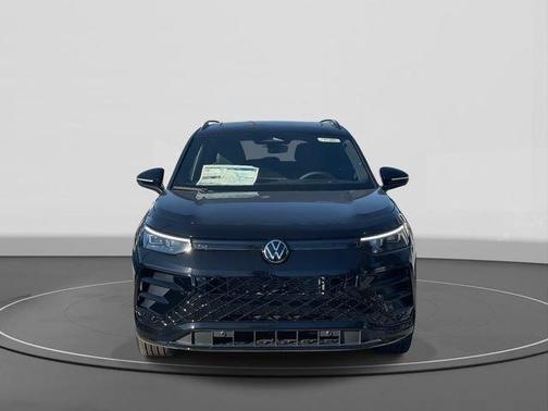 Deep Black Pearl Effect 2026 Volkswagen Tiguan 2.0T SE R-Line Black
